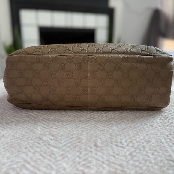 Authentic Gucci Sukey Medium Leather Tote Bag Gold Hardware - Picture 5 of 16